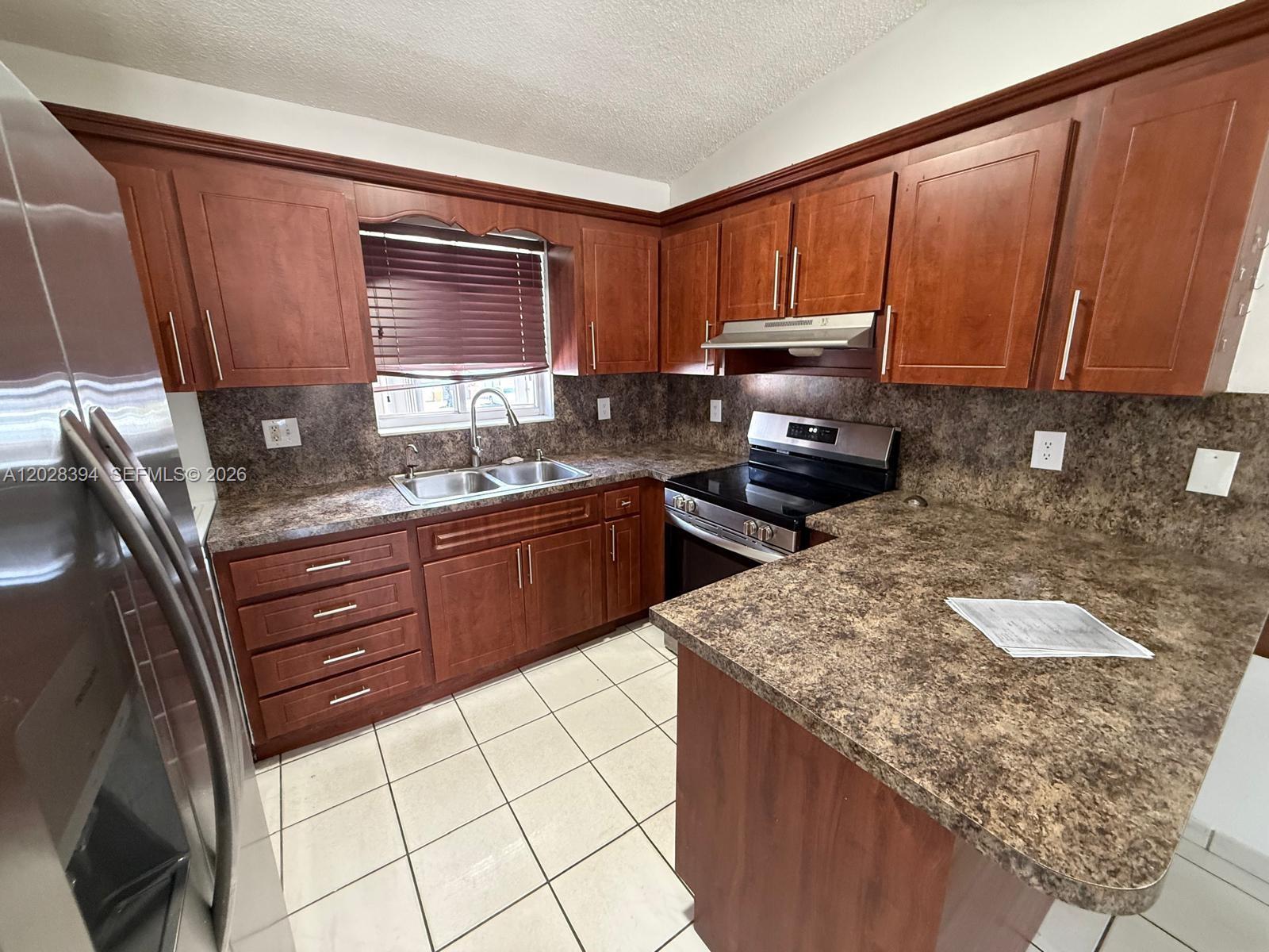 2212 W 74th St #201-28, Hialeah FL 33016