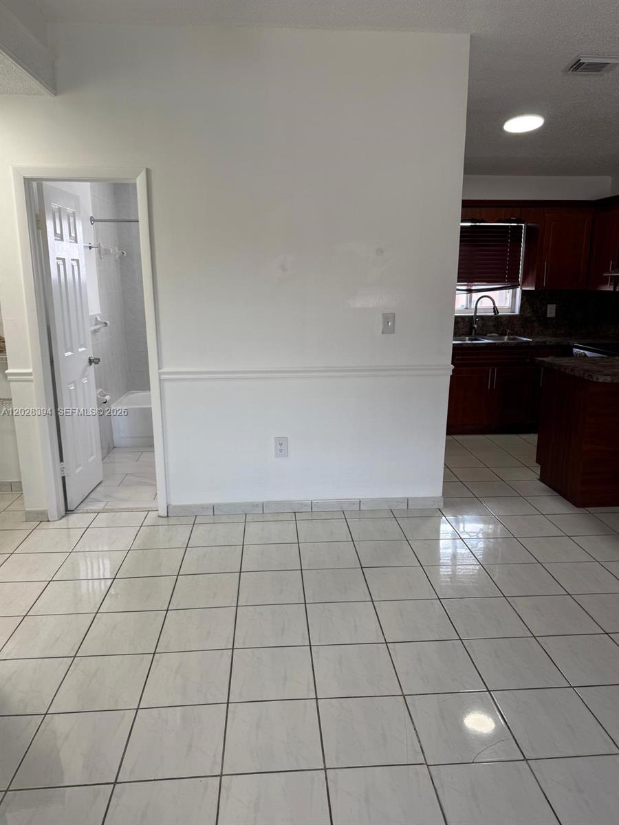 2212 W 74th St #201-28, Hialeah FL 33016