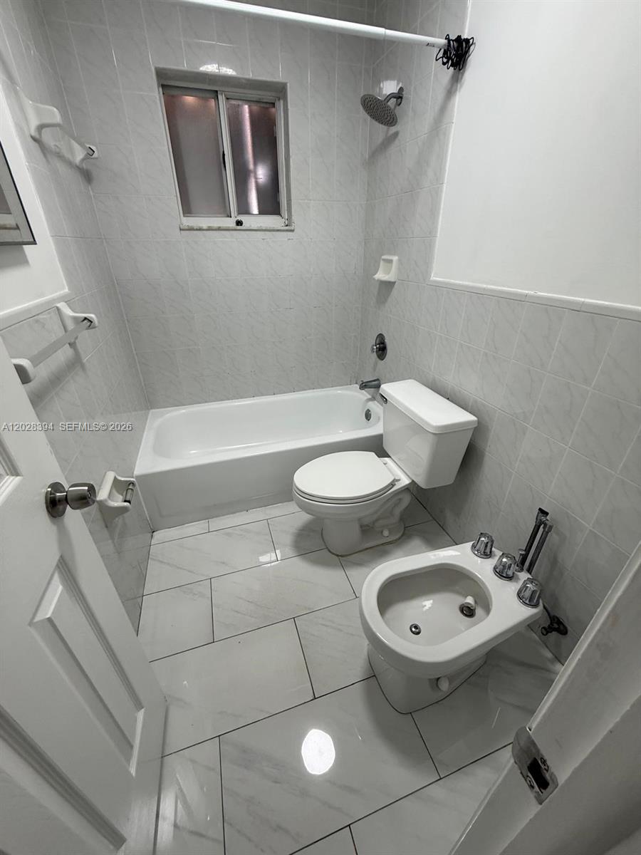 2212 W 74th St #201-28, Hialeah FL 33016