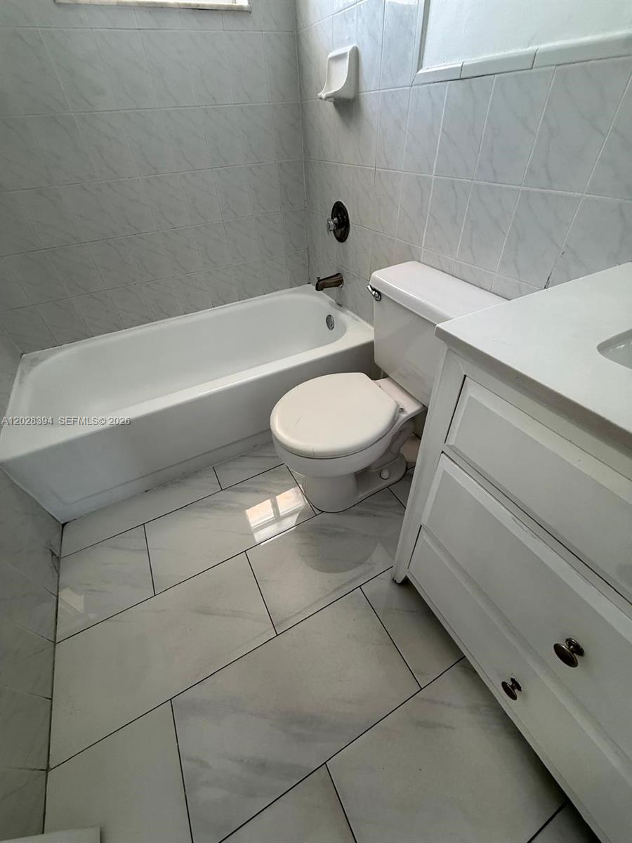 2212 W 74th St #201-28, Hialeah FL 33016