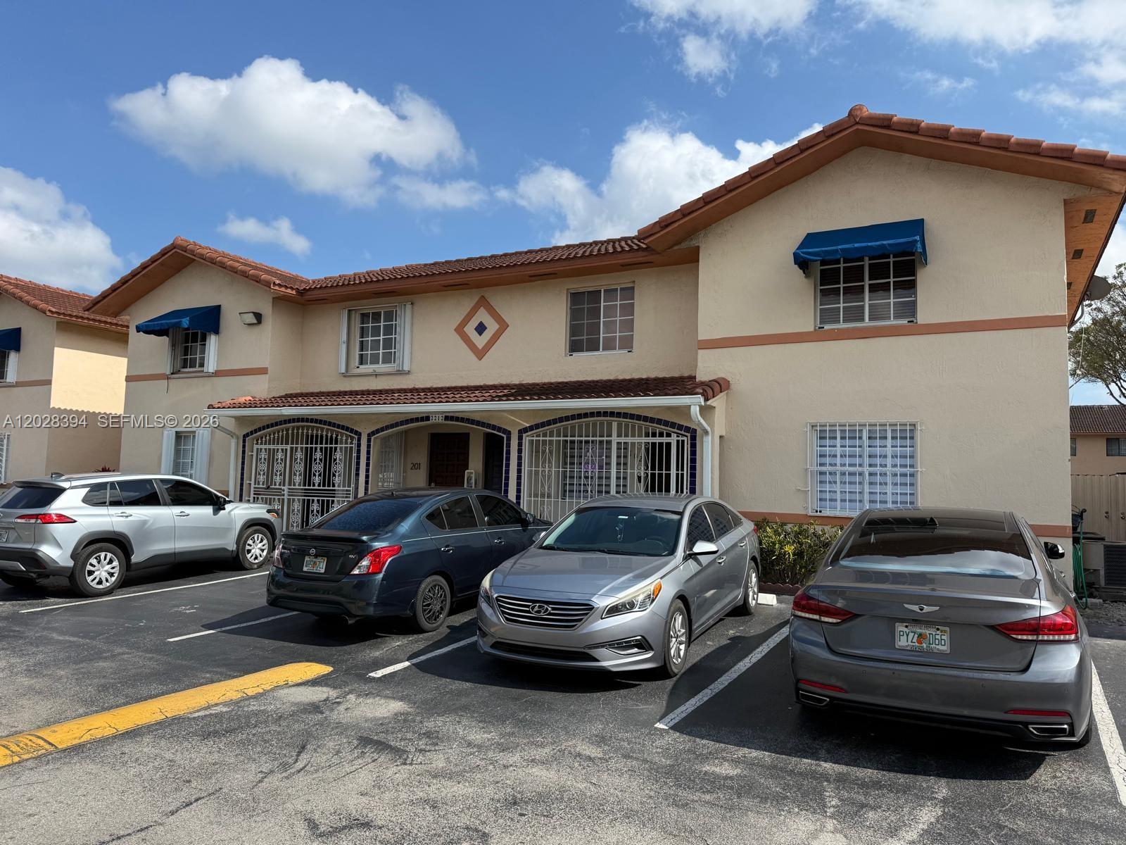 2212 W 74th St #201-28, Hialeah FL 33016