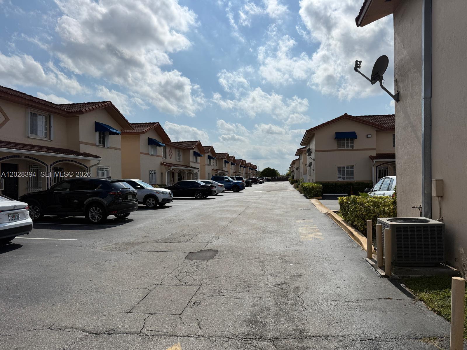 2212 W 74th St #201-28, Hialeah FL 33016