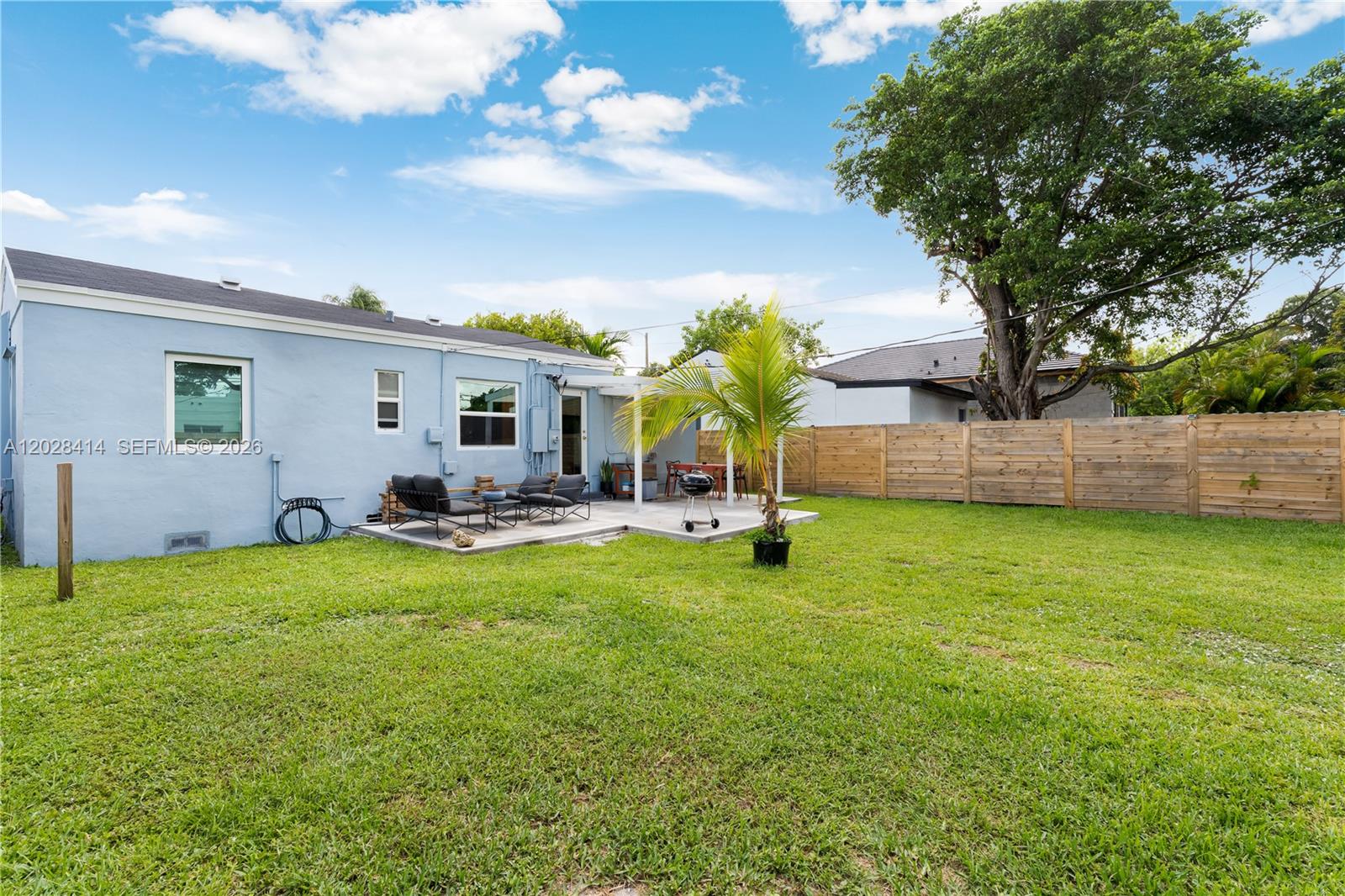 541 NW 49th St, Miami FL 33127