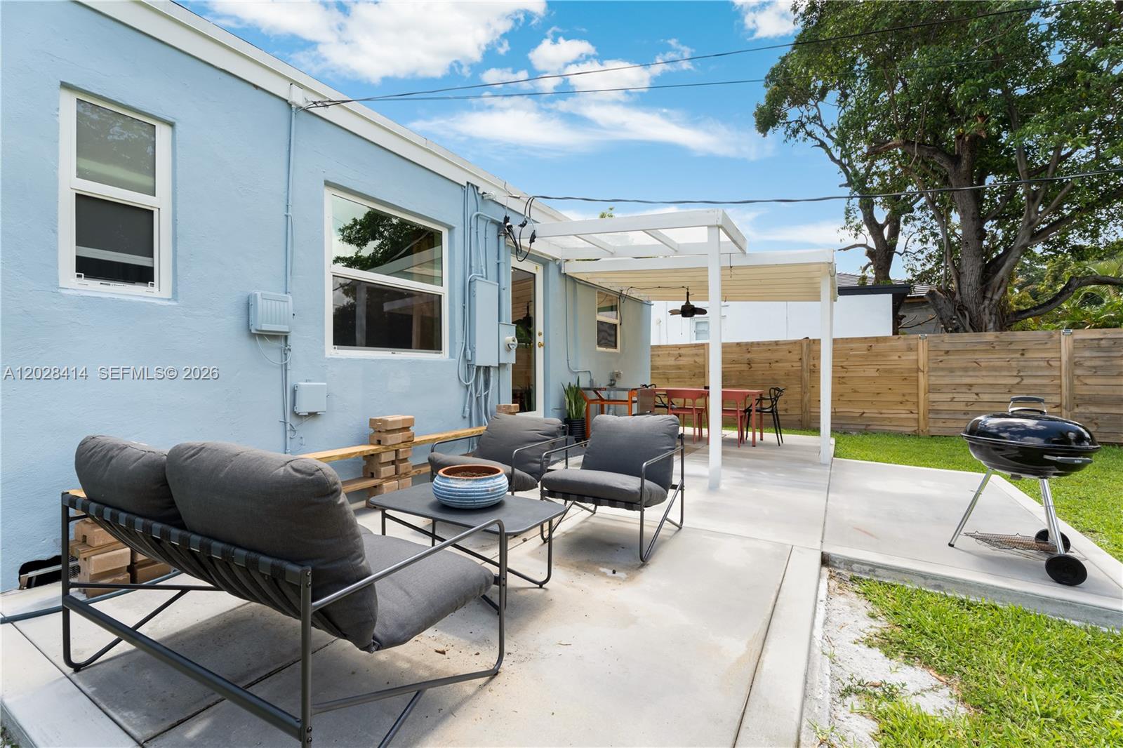 541 NW 49th St, Miami FL 33127