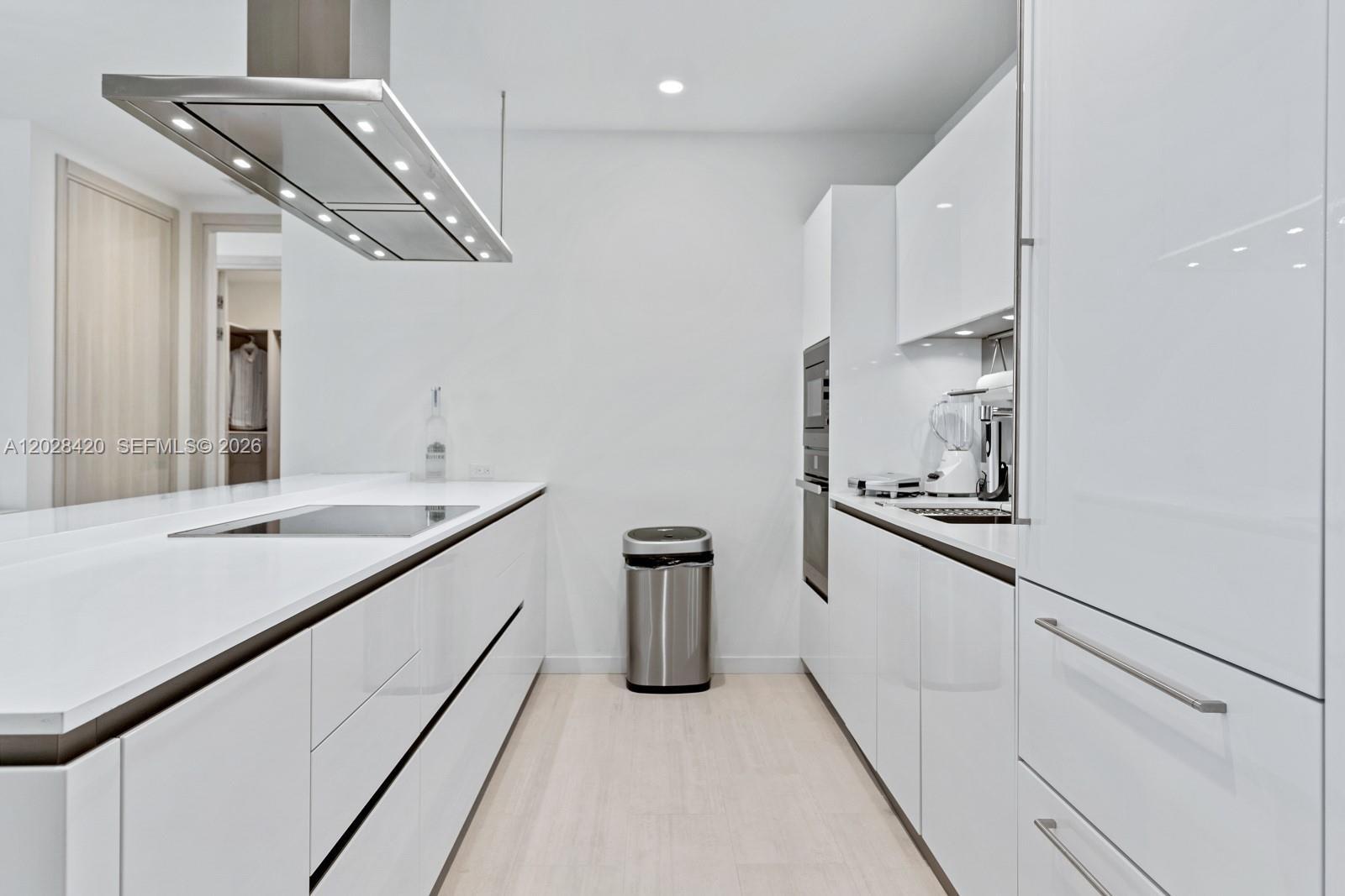 1000 Brickell Plz #PH6006, Miami FL 33131