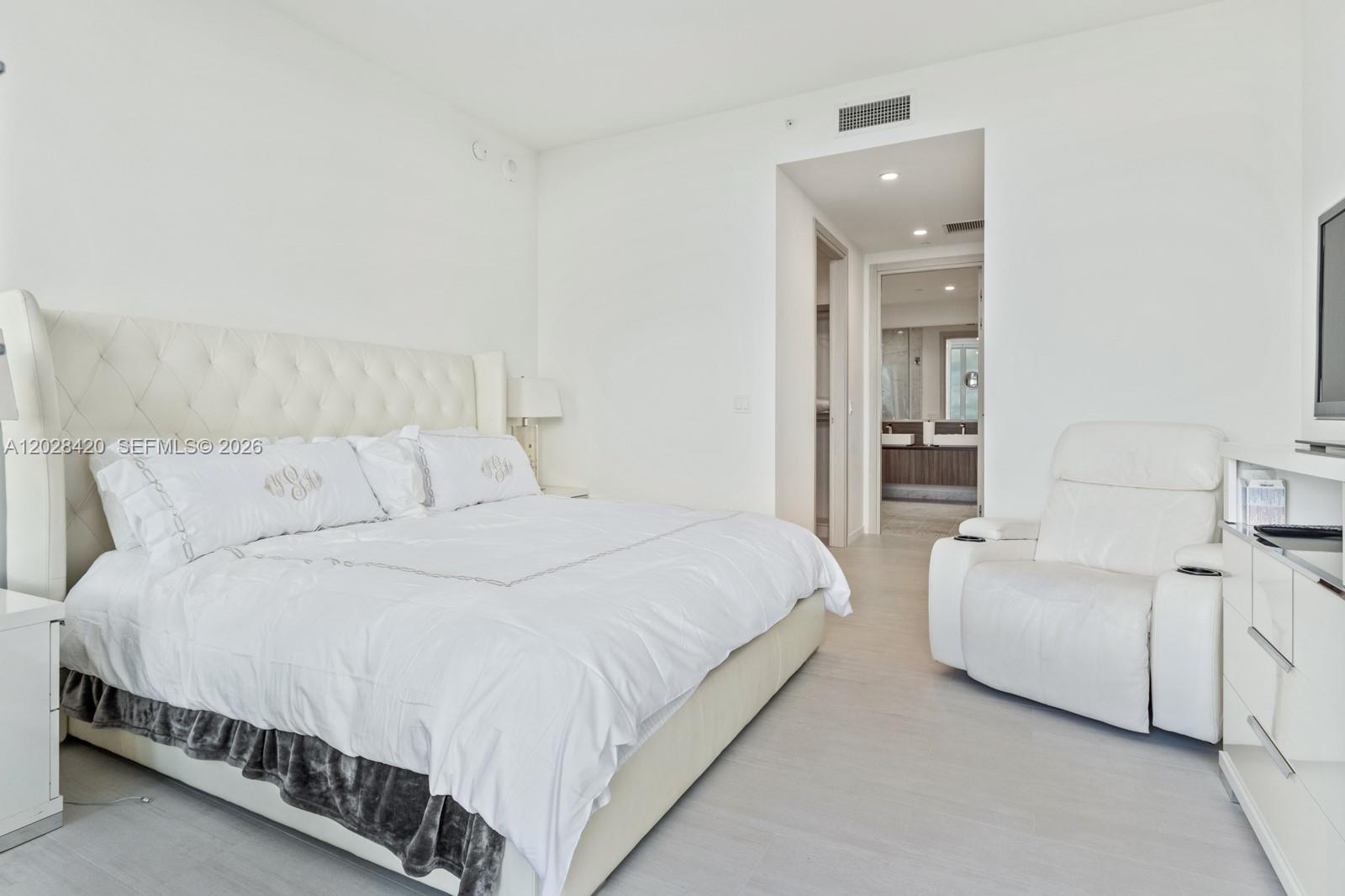 1000 Brickell Plz #PH6006, Miami FL 33131