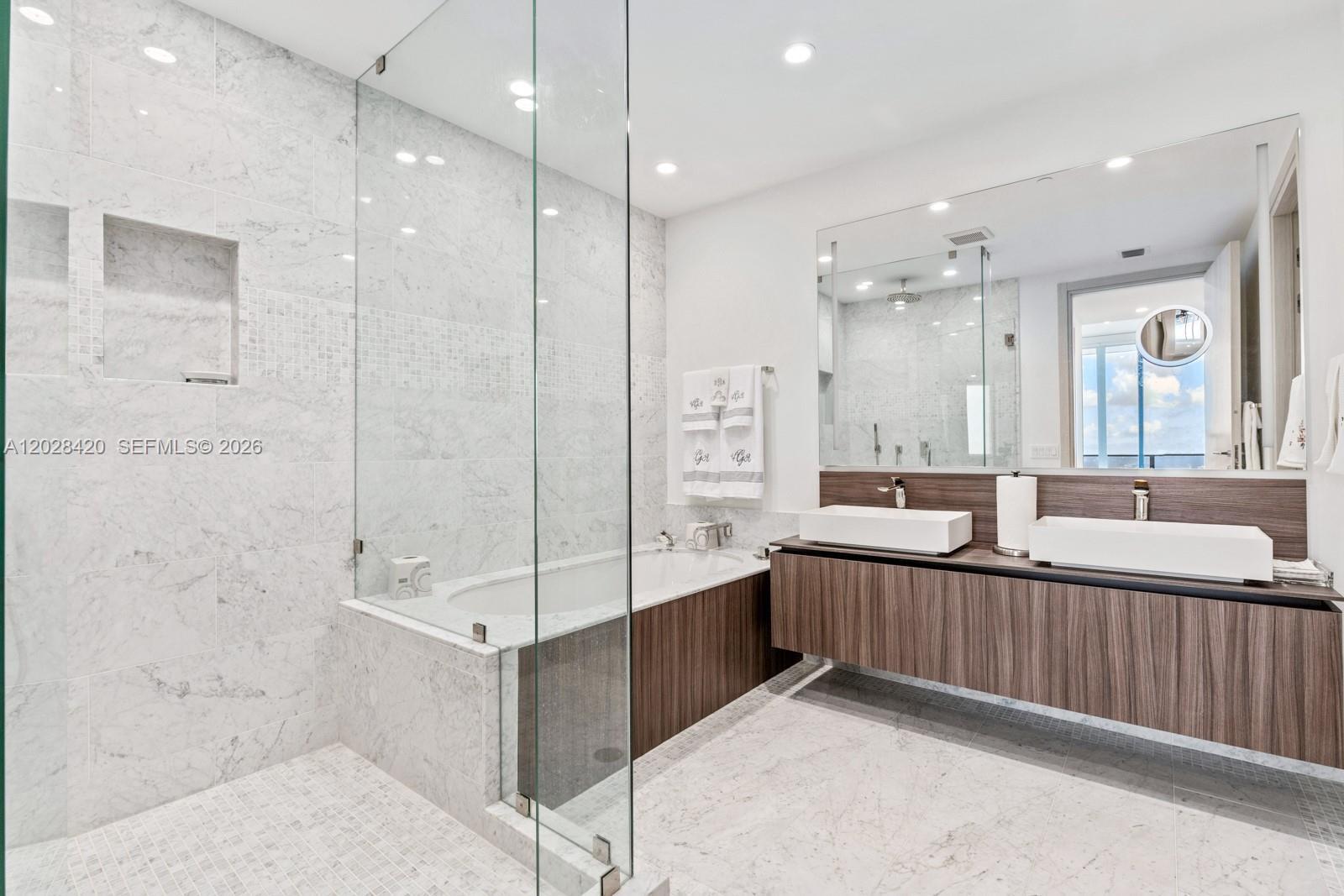 1000 Brickell Plz #PH6006, Miami FL 33131