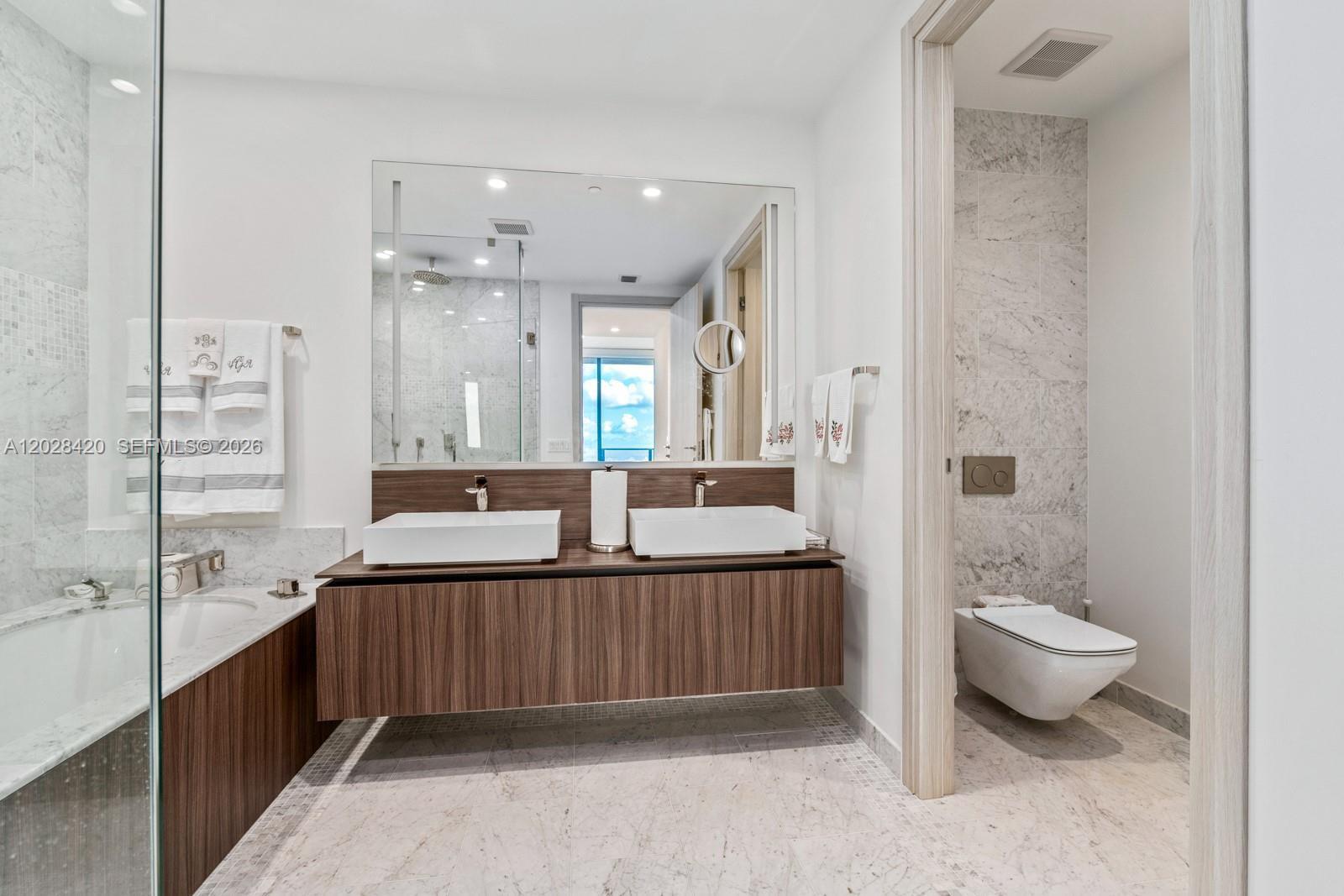 1000 Brickell Plz #PH6006, Miami FL 33131