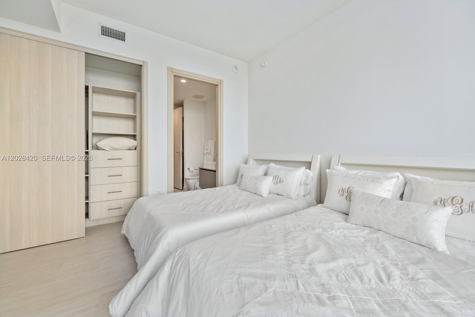 1000 Brickell Plz #PH6006, Miami FL 33131
