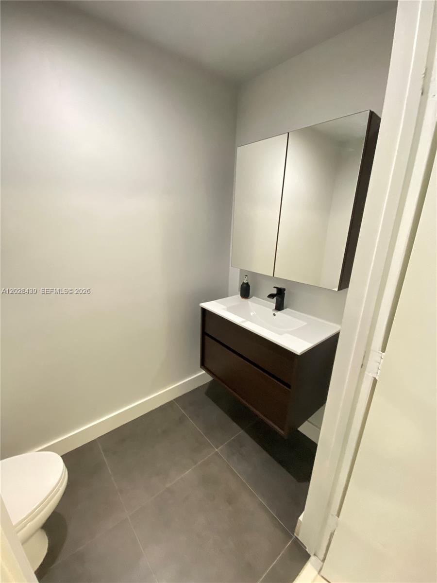 60 SW 13th St #2212, Miami FL 33130