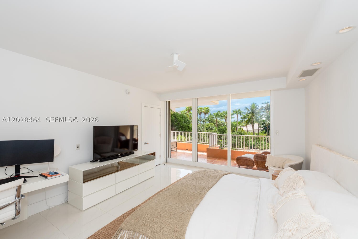 781 Crandon Blvd #405, Key Biscayne FL 33149