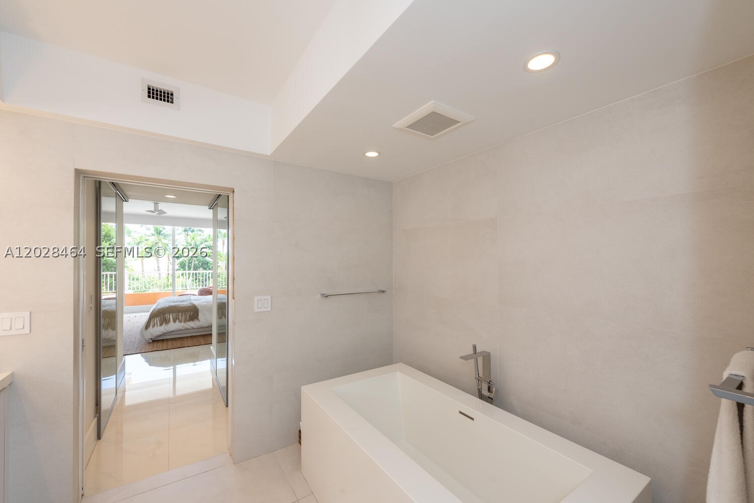 781 Crandon Blvd #405, Key Biscayne FL 33149