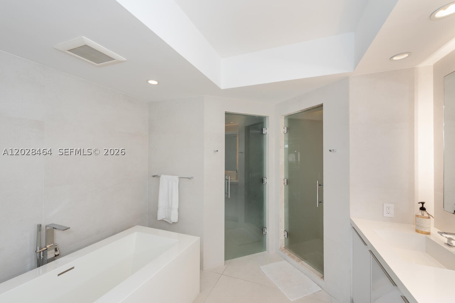 781 Crandon Blvd #405, Key Biscayne FL 33149