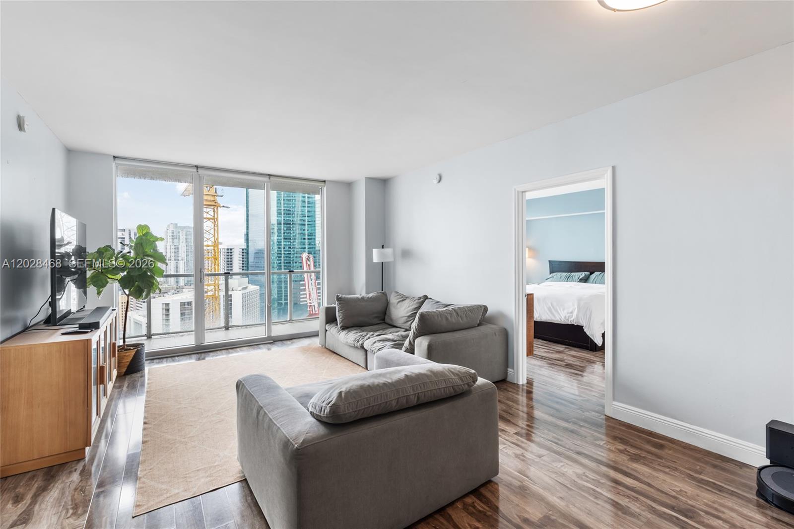 55 SE 6th St #3303, Miami FL 33131