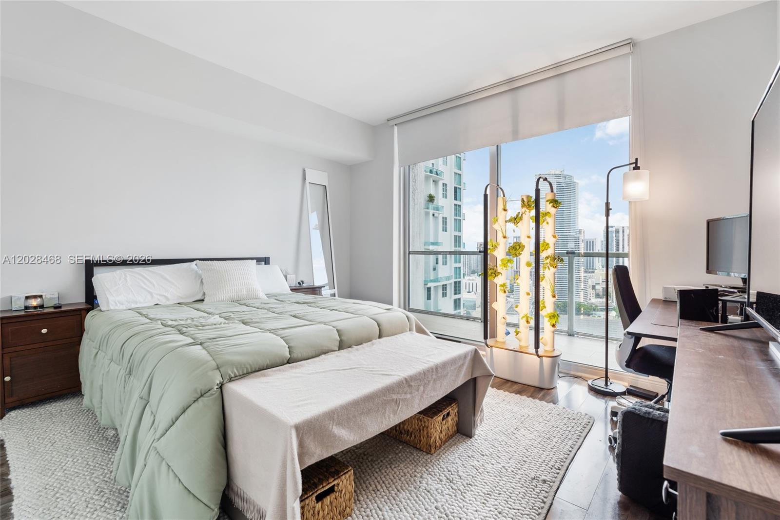 55 SE 6th St #3303, Miami FL 33131