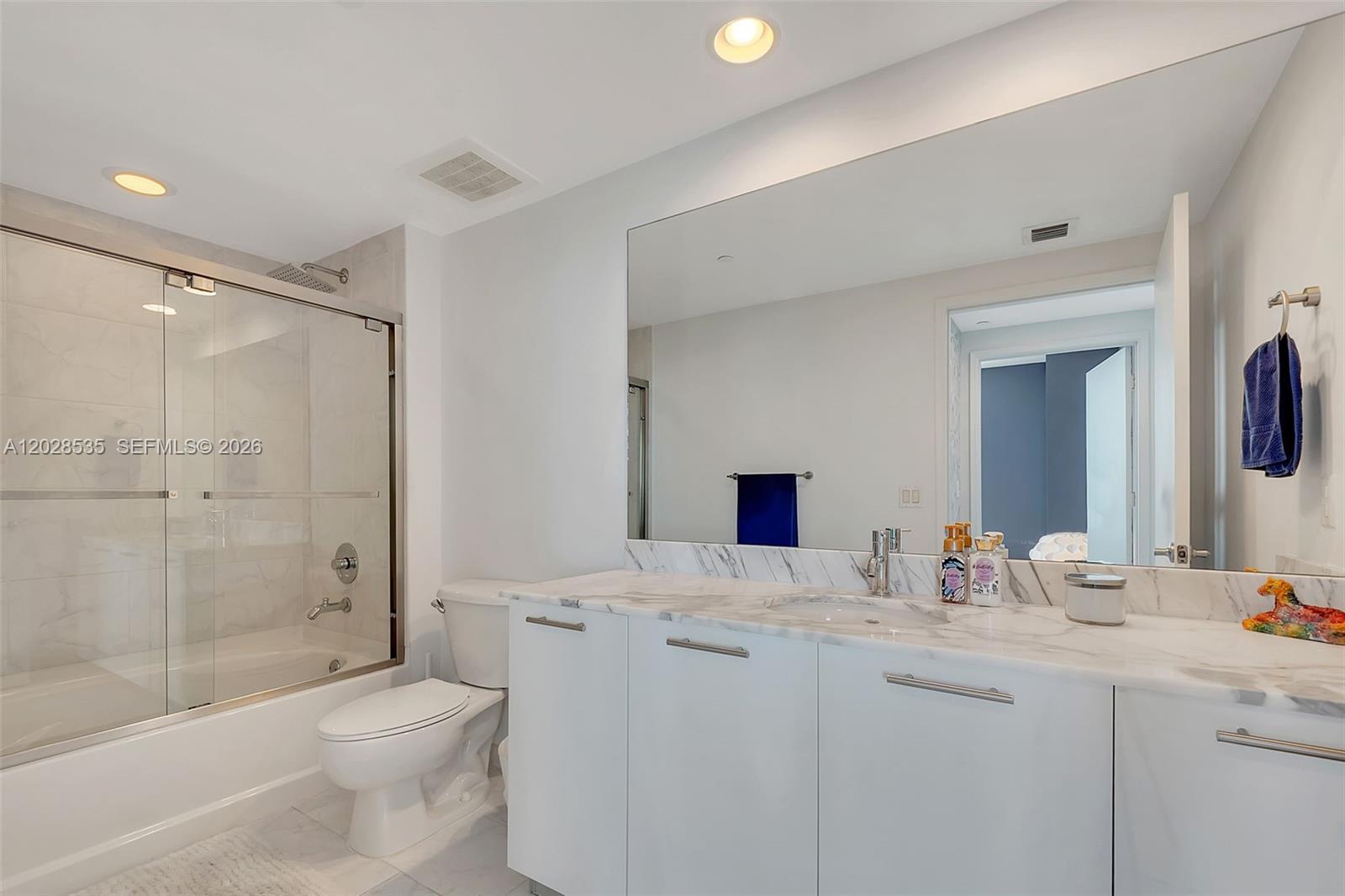 951 Brickell Ave #2406, Miami FL 33131