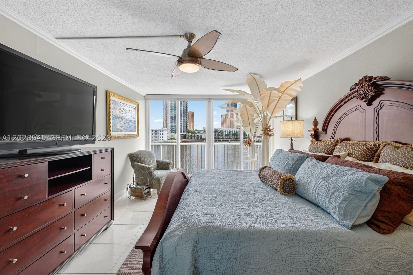 121 Golden Isles Dr #205, Hallandale Beach FL 33009