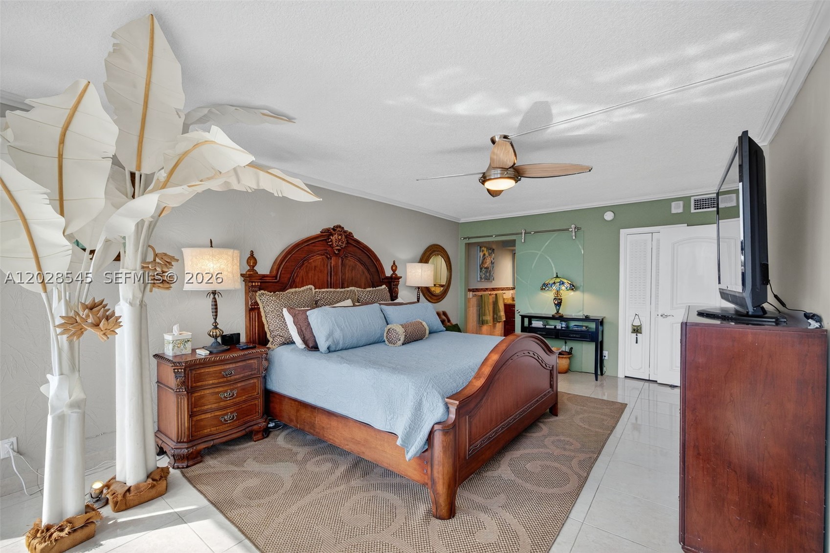 121 Golden Isles Dr #205, Hallandale Beach FL 33009