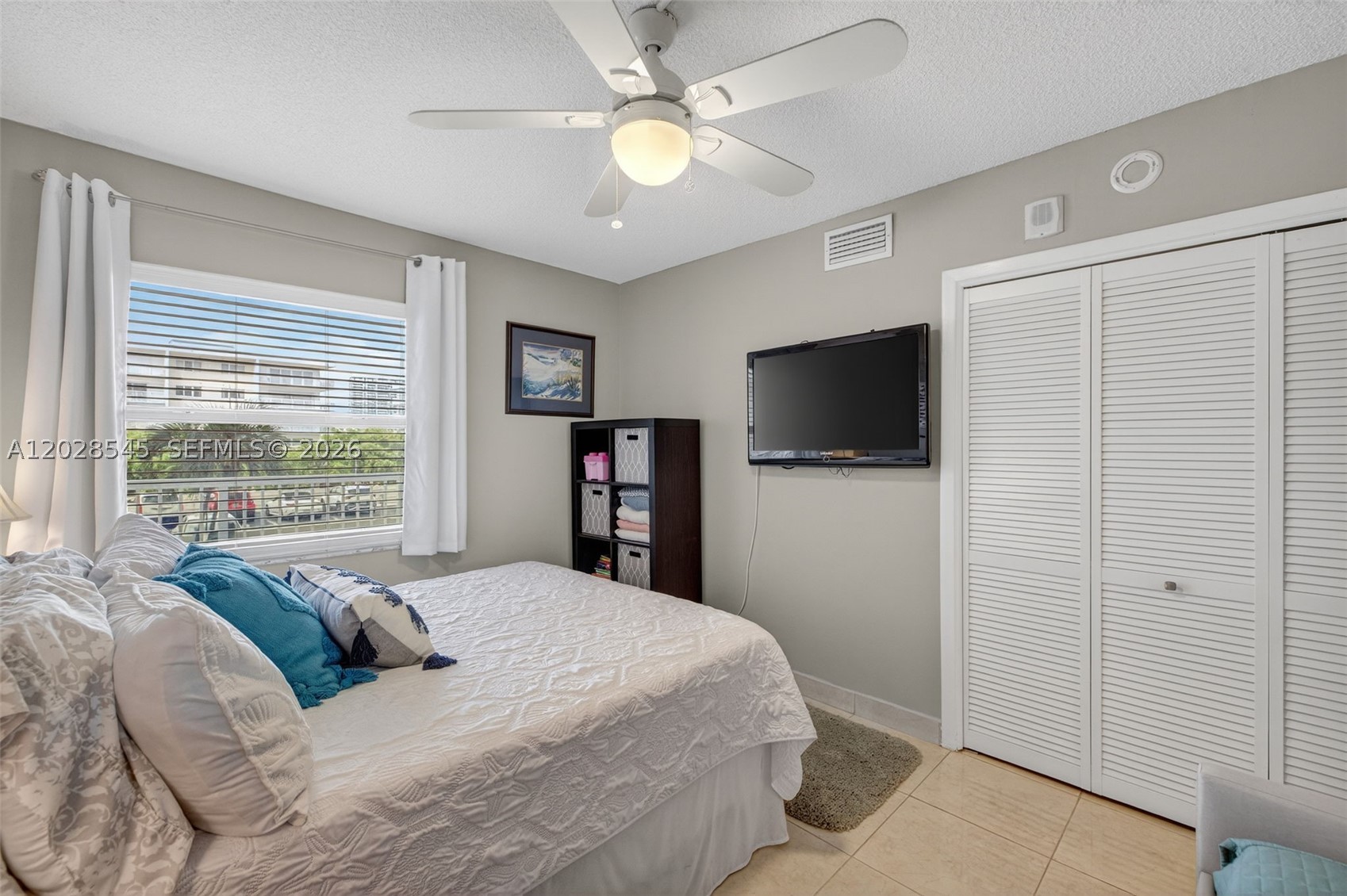 121 Golden Isles Dr #205, Hallandale Beach FL 33009