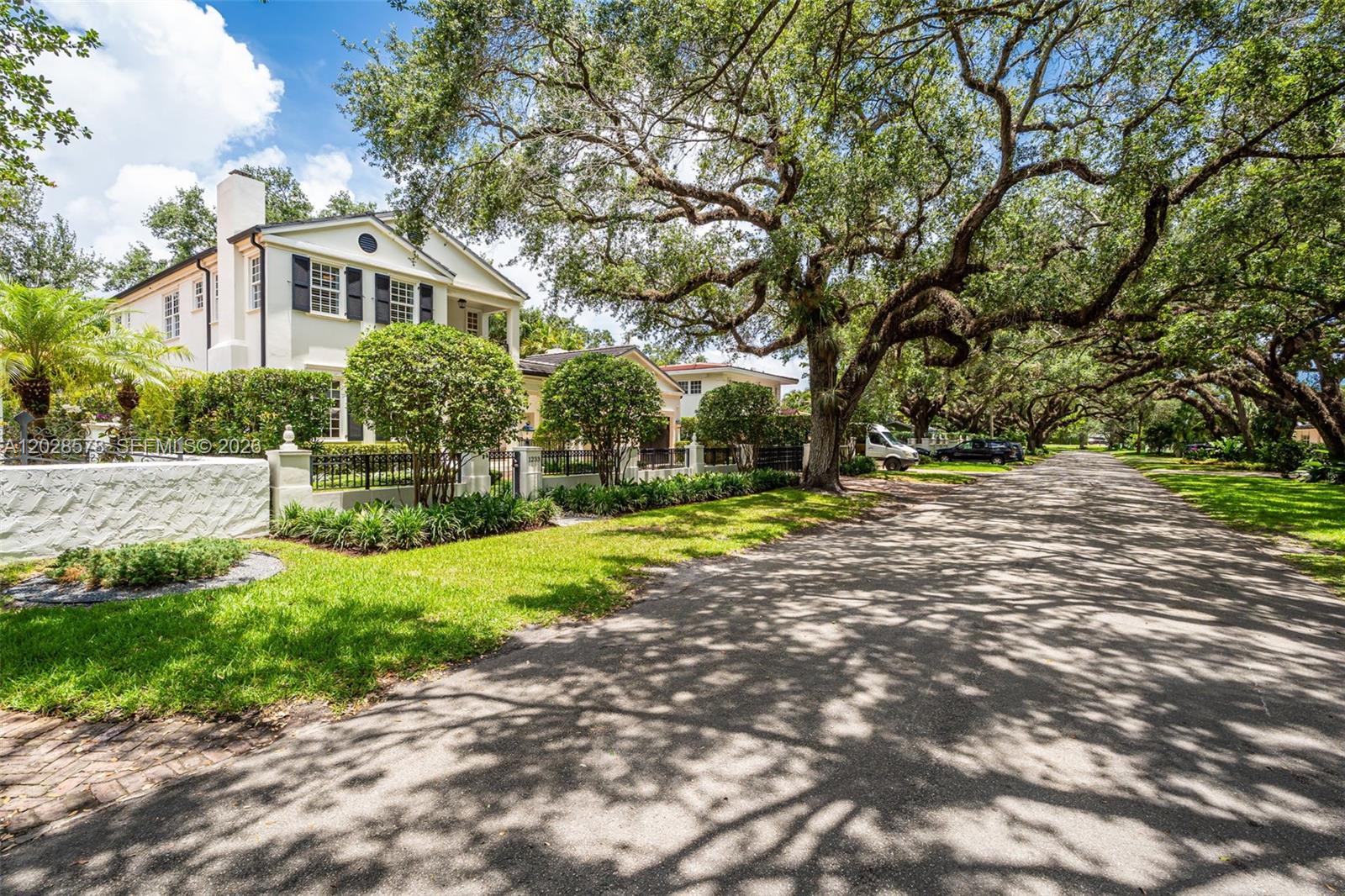 1233 Alegriano Ave, Coral Gables FL 33146