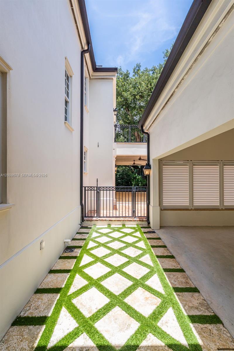 1233 Alegriano Ave, Coral Gables FL 33146