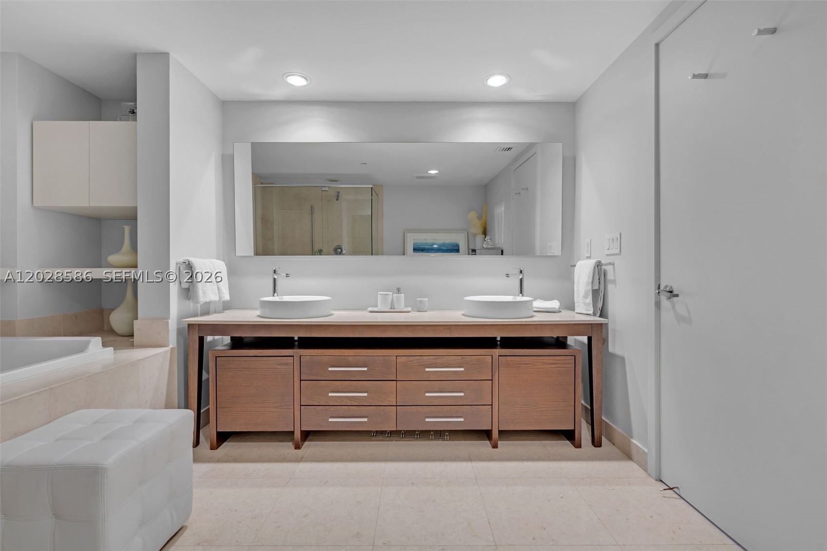 465 Brickell Ave #2703, Miami FL 33131