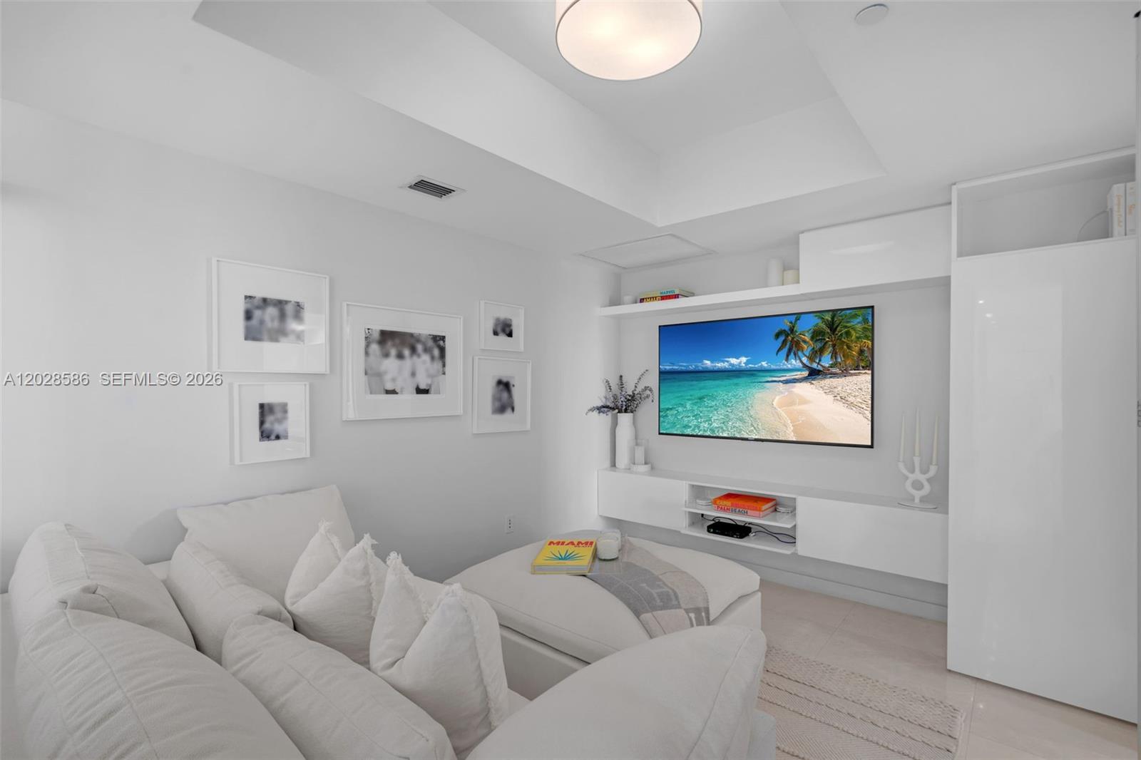 465 Brickell Ave #2703, Miami FL 33131
