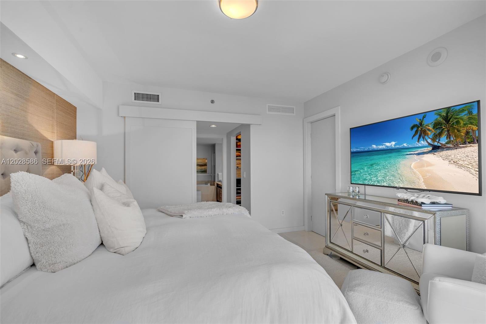 465 Brickell Ave #2703, Miami FL 33131