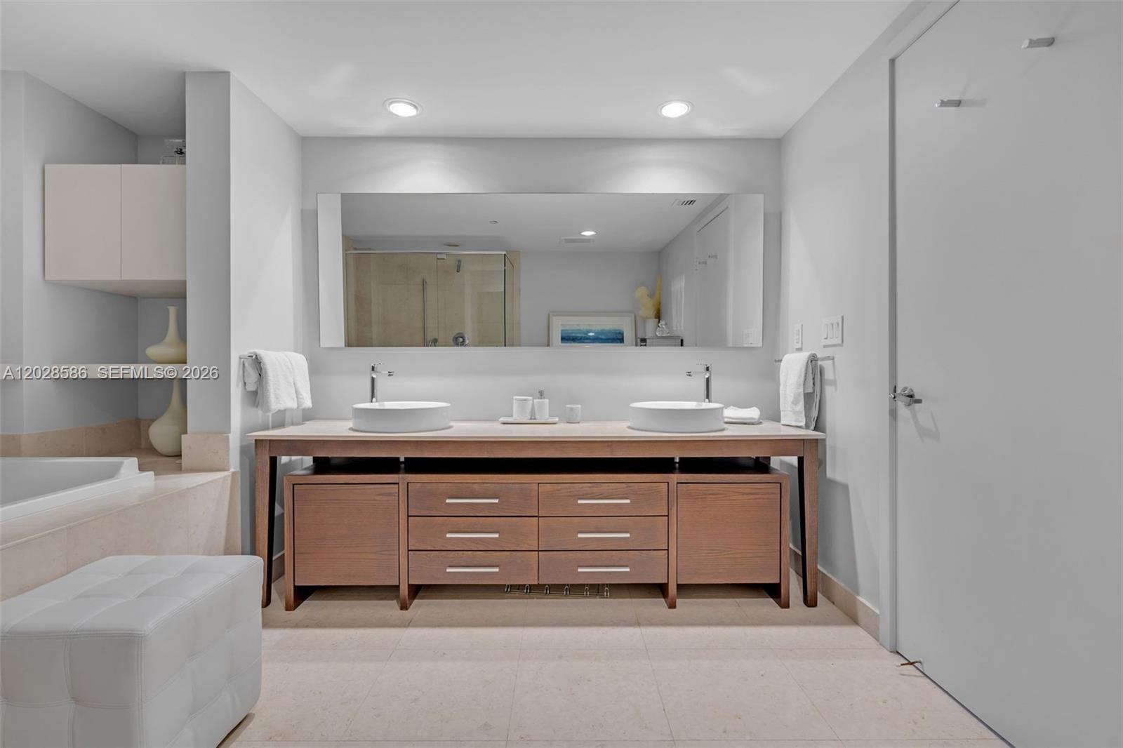 465 Brickell Ave #2703, Miami FL 33131
