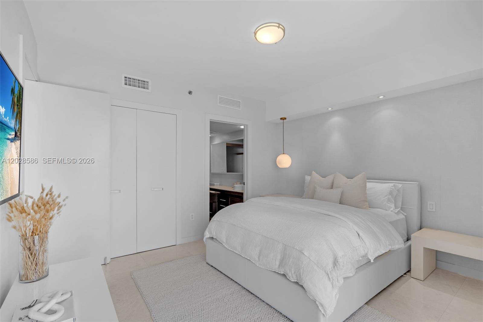 465 Brickell Ave #2703, Miami FL 33131