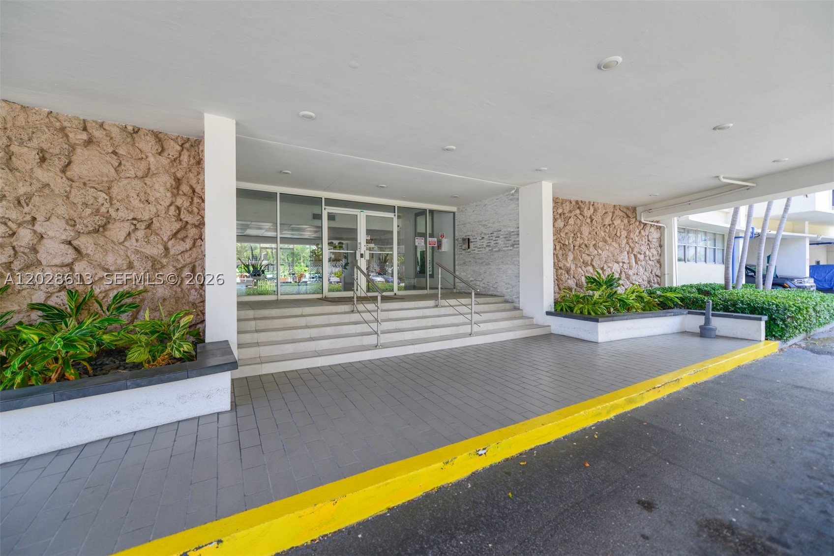 401 Golden Isles Dr #312, Hallandale Beach FL 33009