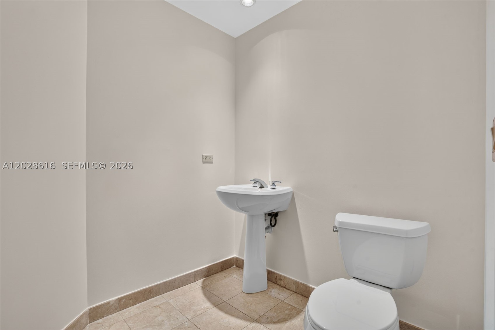 801 Brickell Key Blvd #906, Miami FL 33131