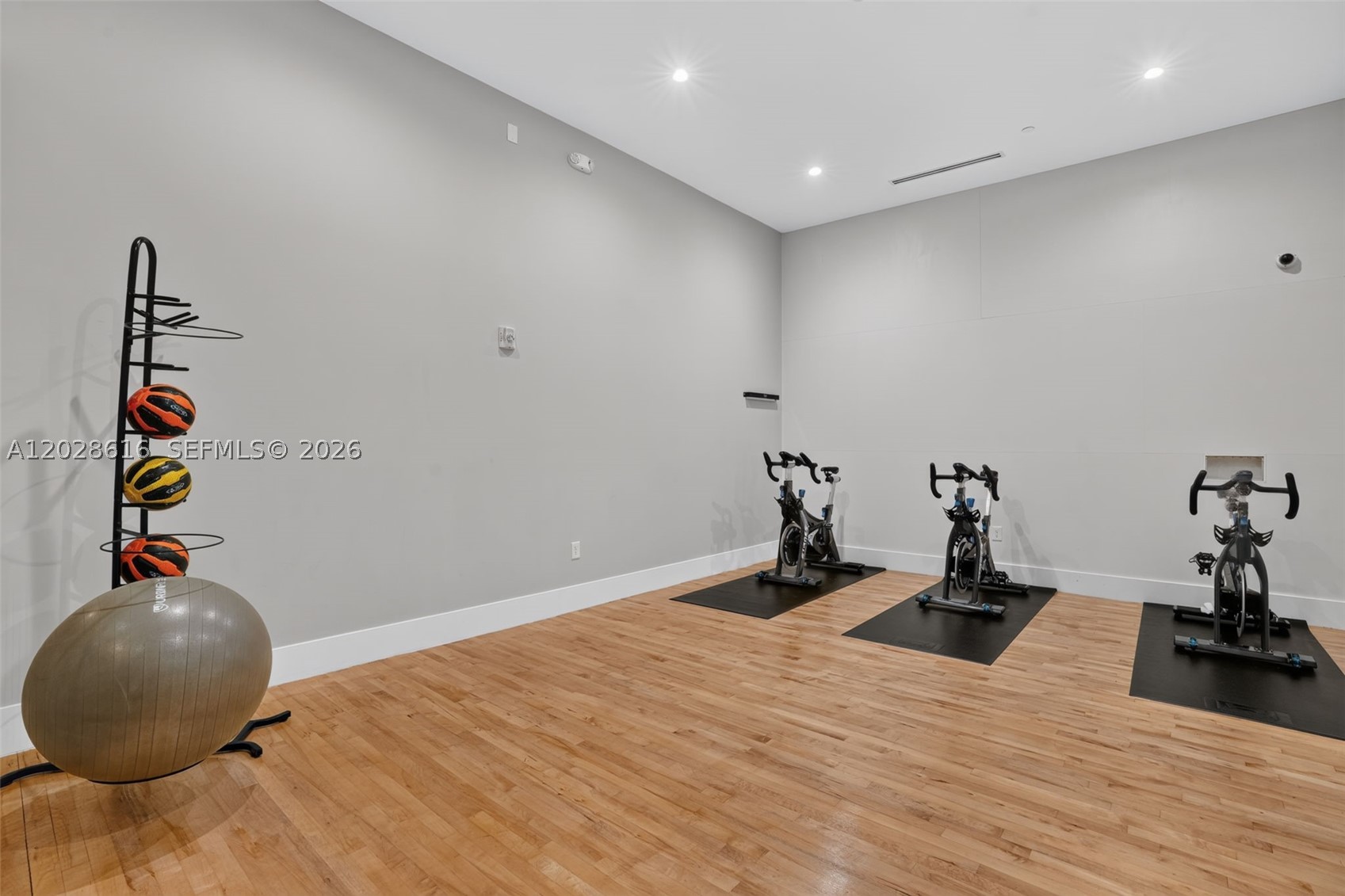 801 Brickell Key Blvd #906, Miami FL 33131