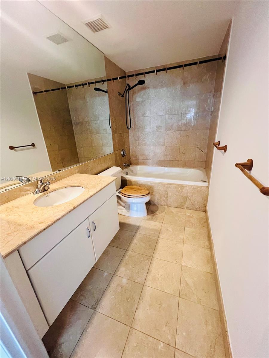 801 Brickell Key Blvd #906, Miami FL 33131