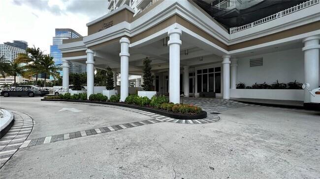 801 Brickell Key Blvd #906, Miami FL 33131