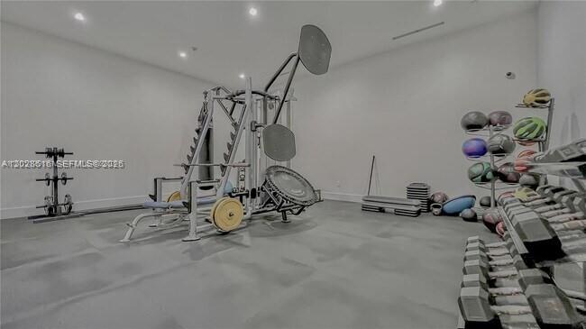 801 Brickell Key Blvd #906, Miami FL 33131