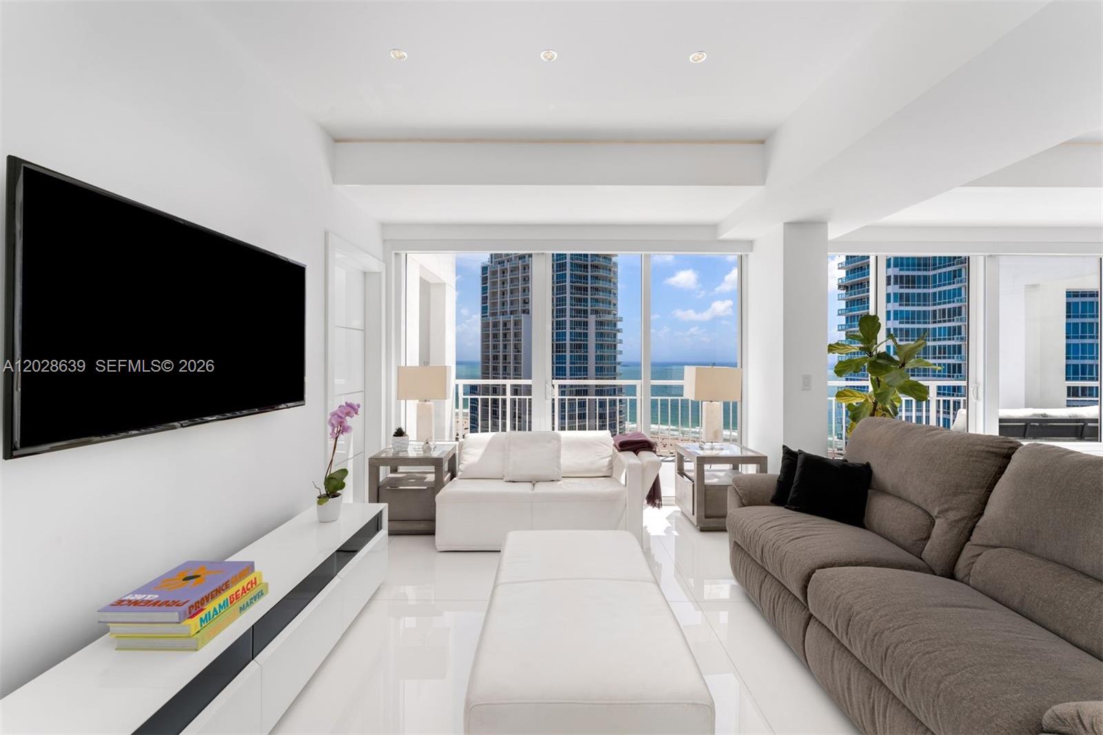 400 S Pointe Dr #PH2502, Miami Beach FL 33139