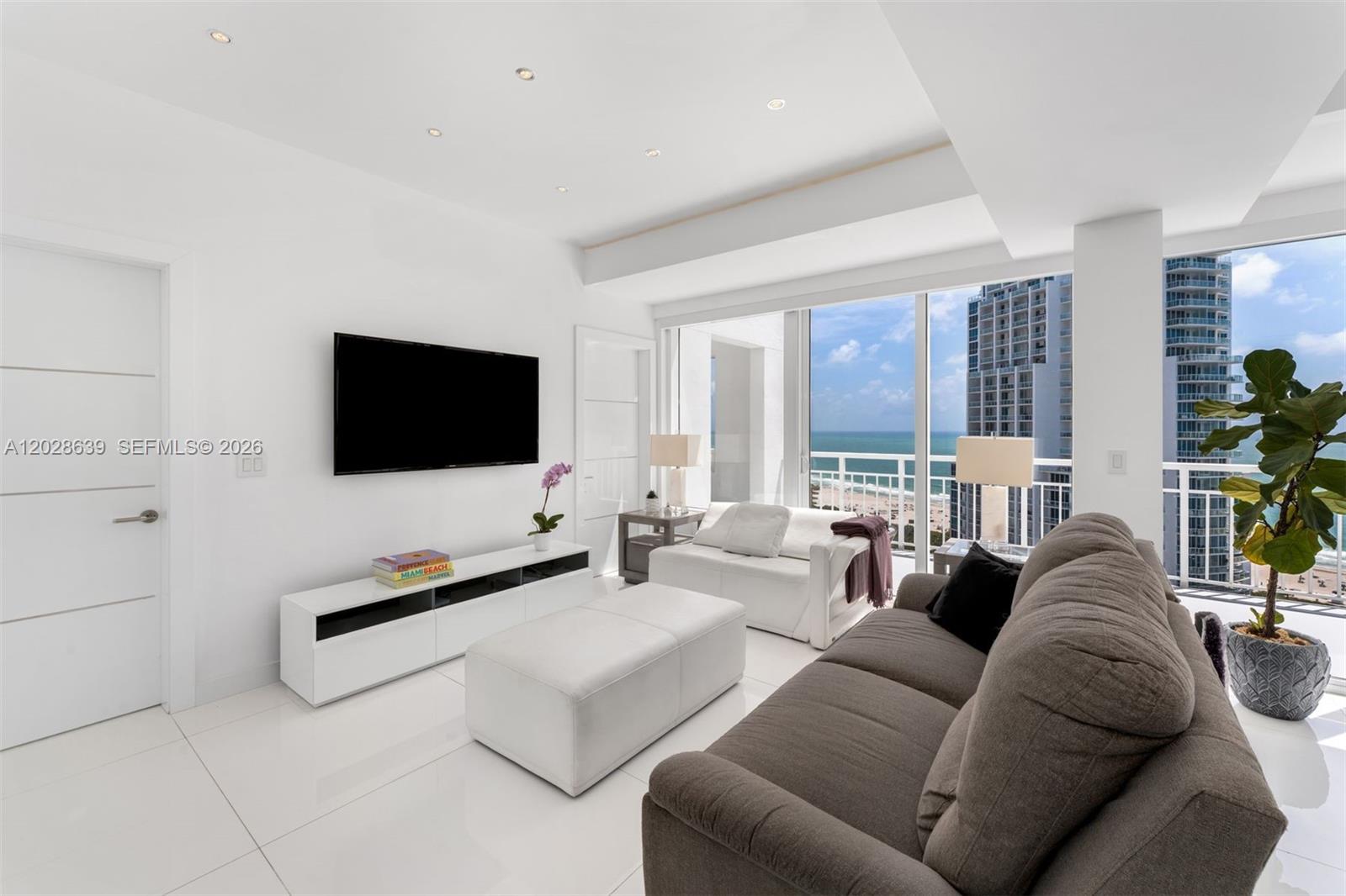 400 S Pointe Dr #PH2502, Miami Beach FL 33139