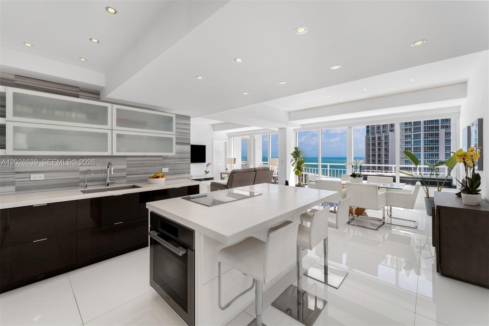 400 S Pointe Dr #PH2502, Miami Beach FL 33139