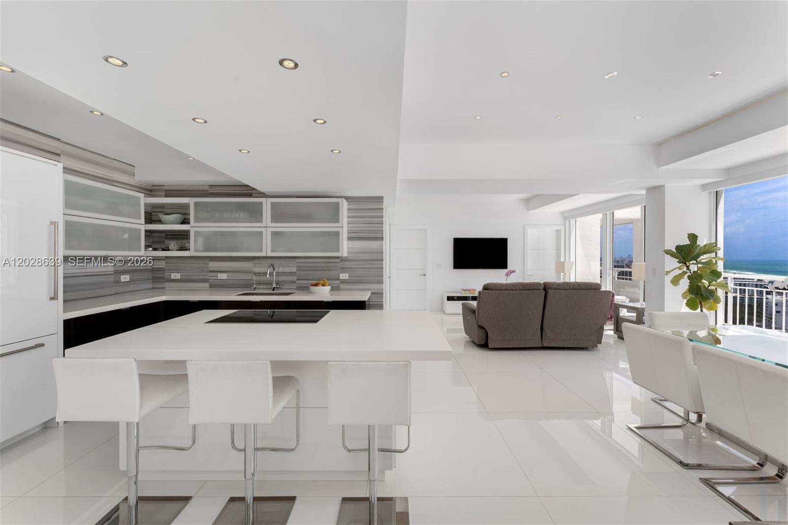 400 S Pointe Dr #PH2502, Miami Beach FL 33139