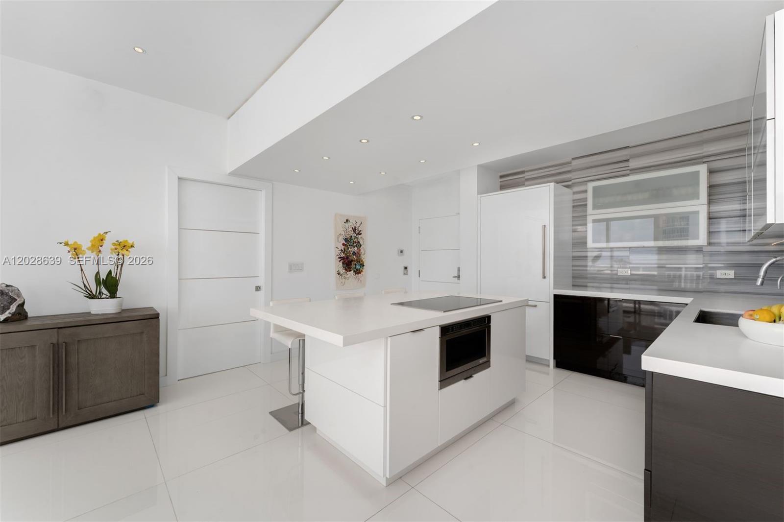 400 S Pointe Dr #PH2502, Miami Beach FL 33139