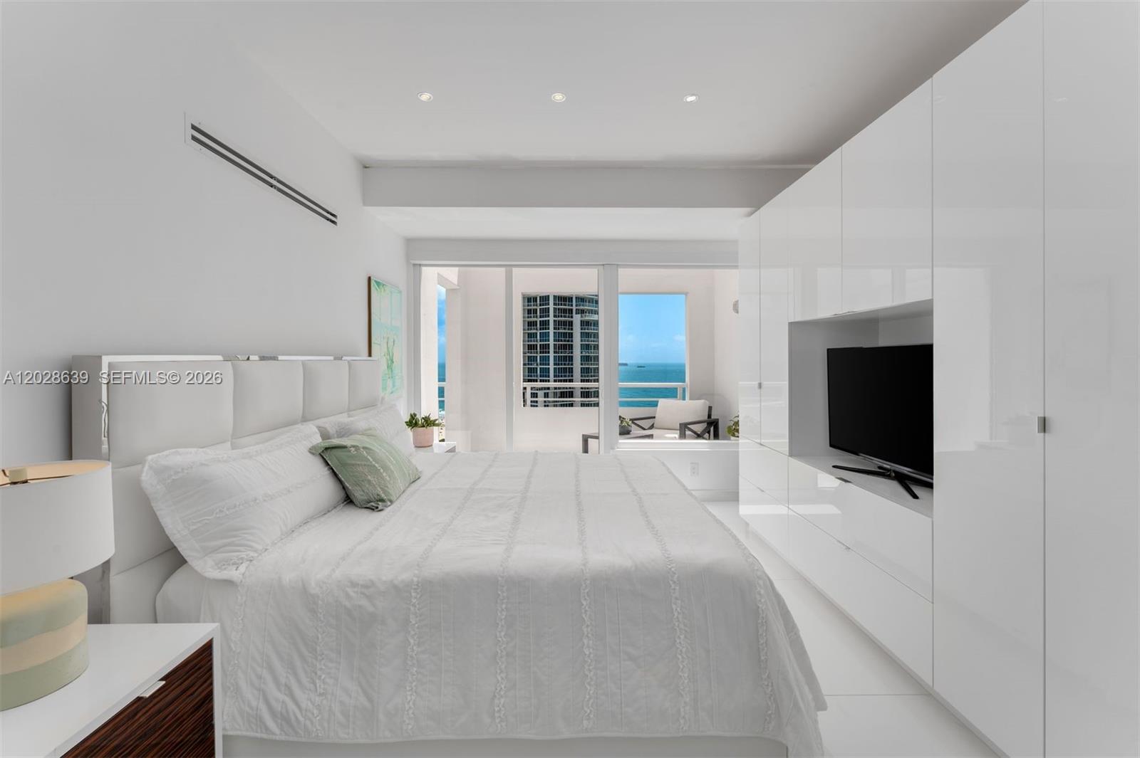 400 S Pointe Dr #PH2502, Miami Beach FL 33139