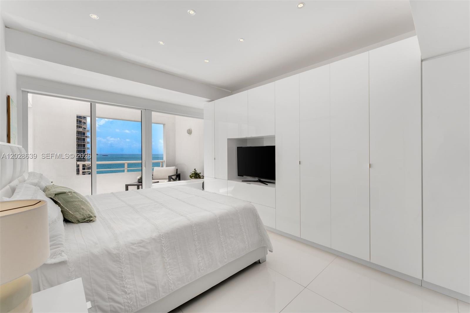 400 S Pointe Dr #PH2502, Miami Beach FL 33139