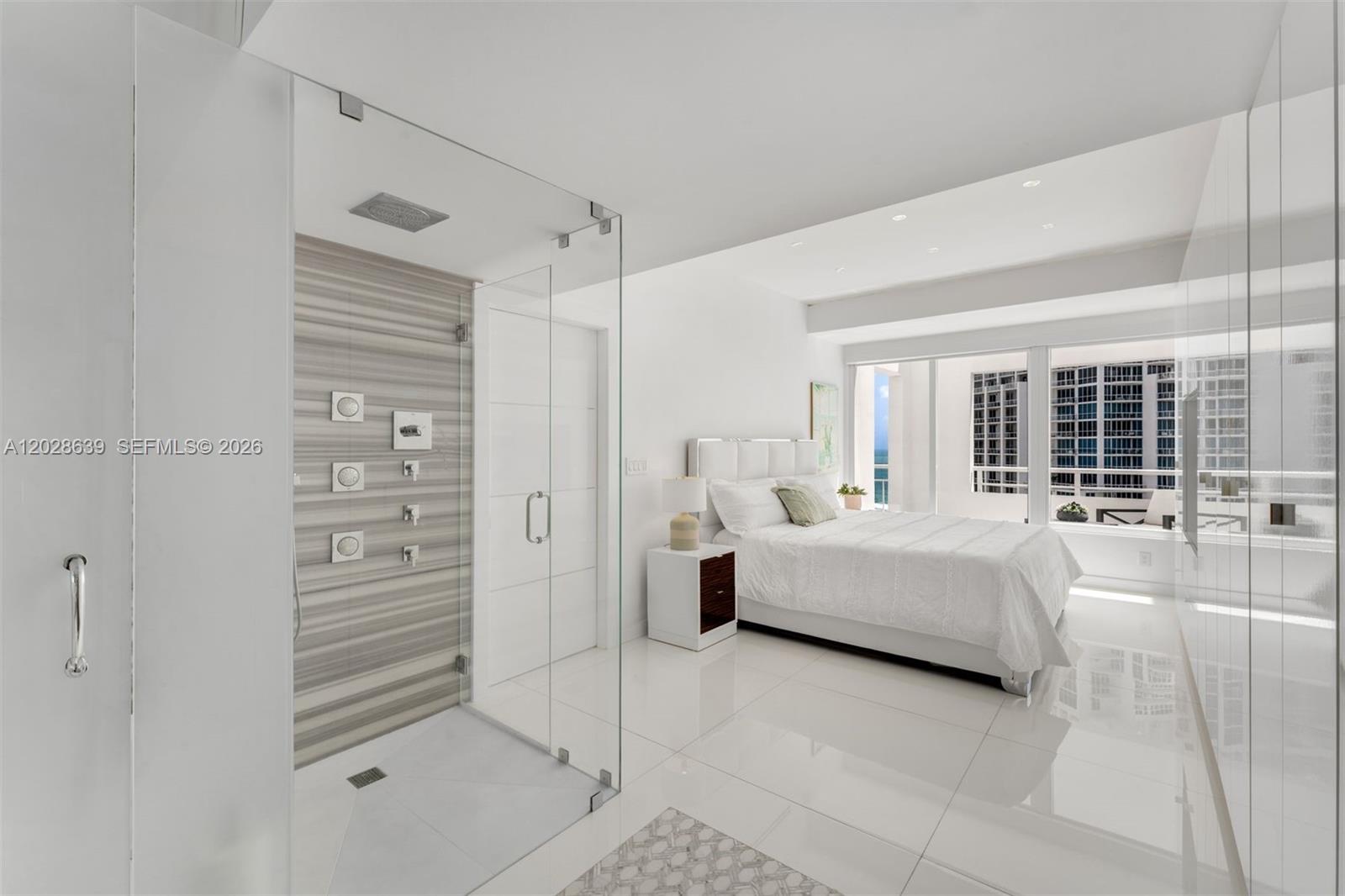 400 S Pointe Dr #PH2502, Miami Beach FL 33139