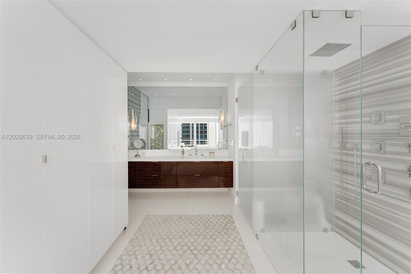400 S Pointe Dr #PH2502, Miami Beach FL 33139