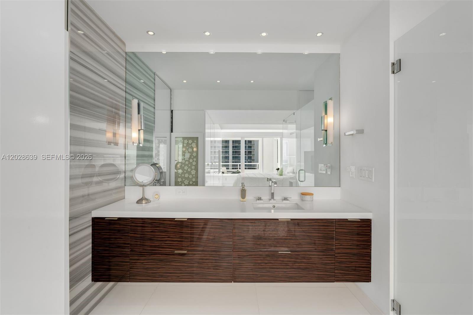 400 S Pointe Dr #PH2502, Miami Beach FL 33139