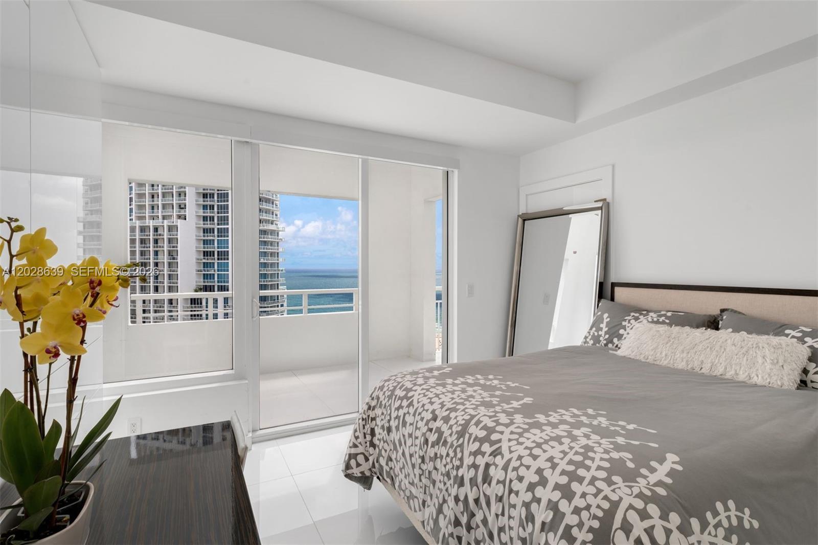 400 S Pointe Dr #PH2502, Miami Beach FL 33139