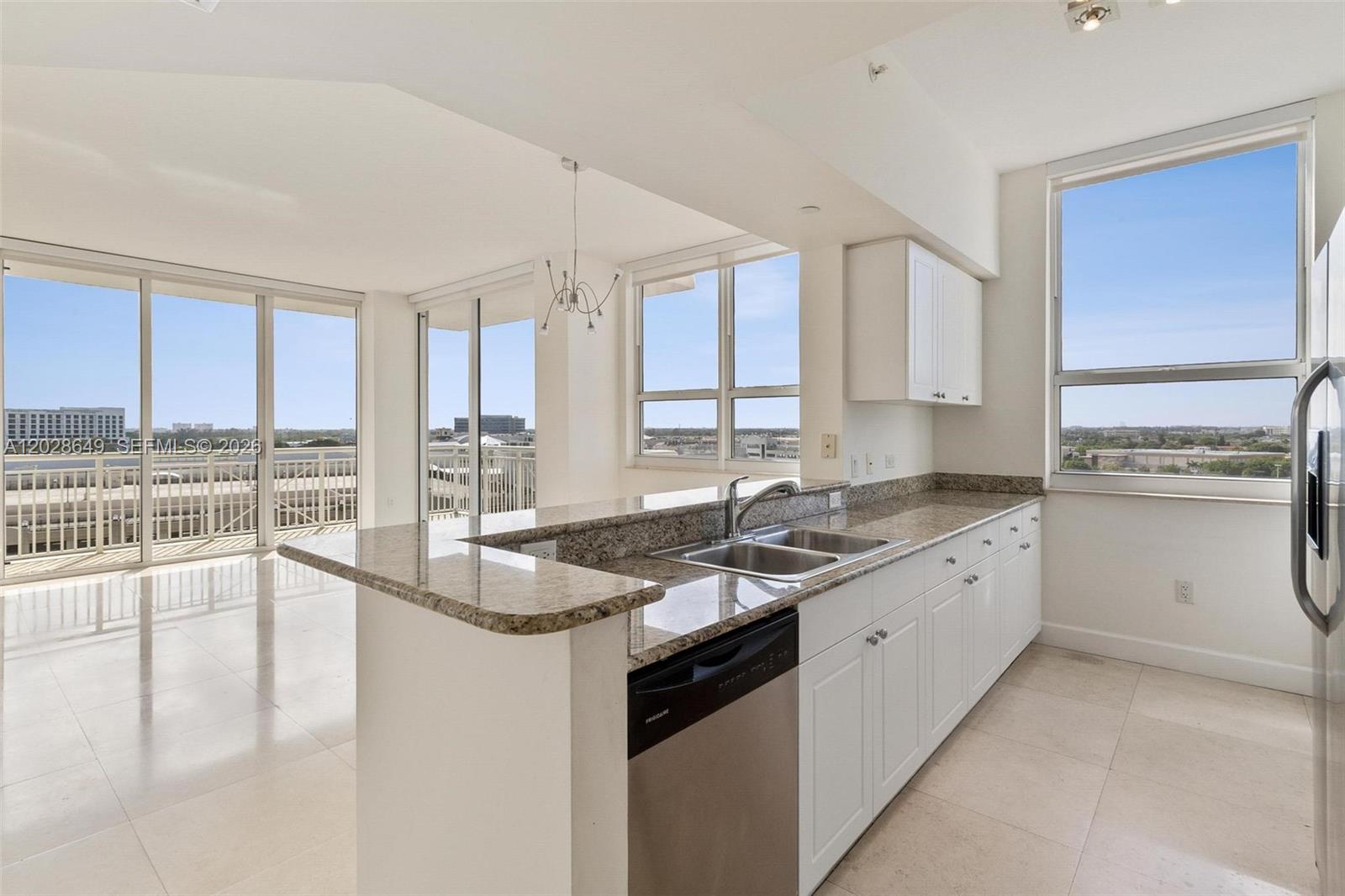 19501 W Country Club Dr #1009, Aventura FL 33180