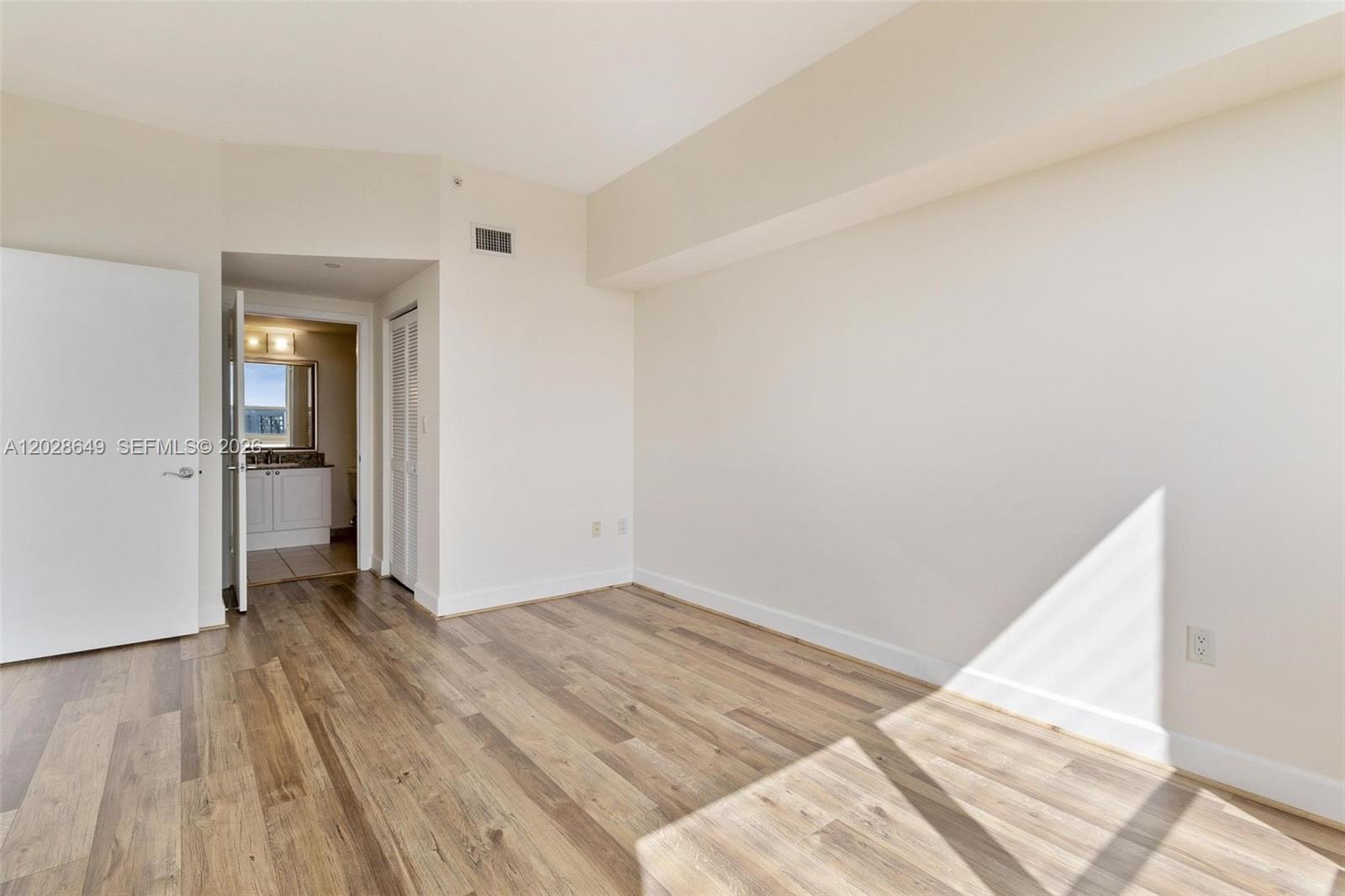 19501 W Country Club Dr #1009, Aventura FL 33180