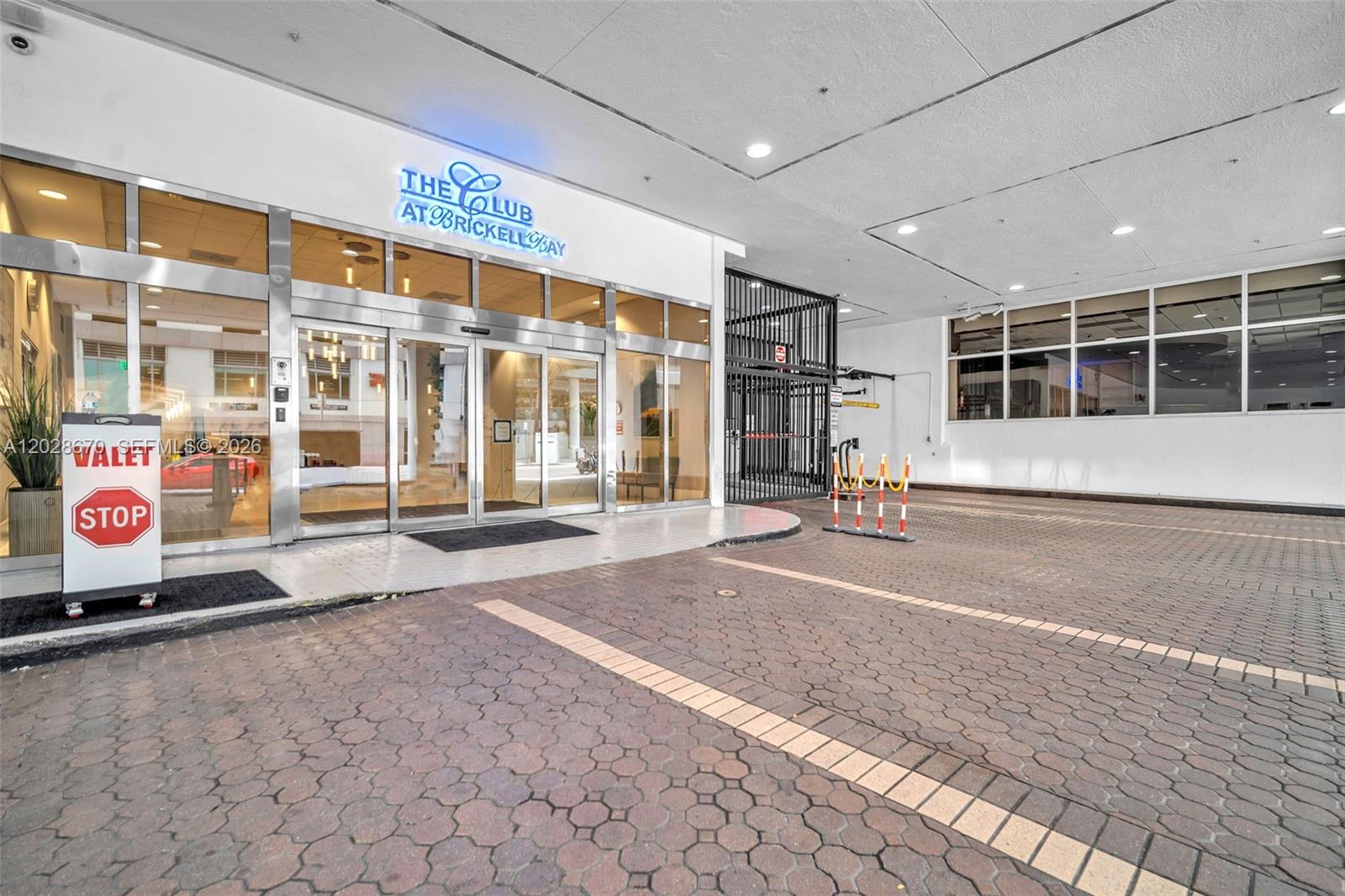1200 Brickell Bay Dr #3123, Miami FL 33131